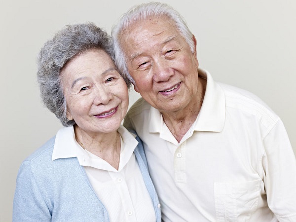 80歲長者還能做種植牙