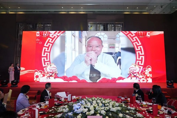 爱康健领导祝酒